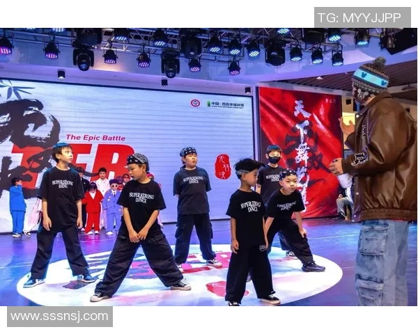 南京街舞队在全国街舞比赛中荣获第六名展现实力与风采 南京街舞队在全国街舞比赛中荣获第六名展现实力与风采