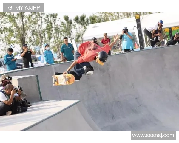 成都极限运动队在世界滑板锦标赛中以66分稳居积分榜首位 成都极限运动队在世界滑板锦标赛中以66分稳居积分榜首位