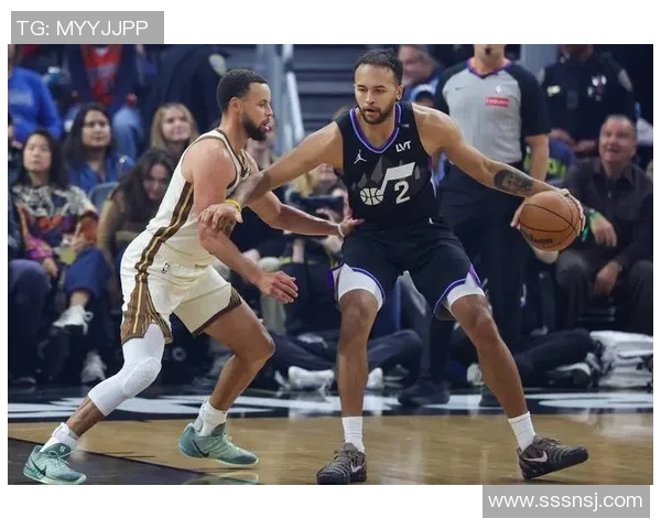 勇士与爵士激战正酣现场直播全程回顾与精彩瞬间分析