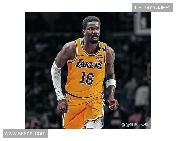 克林特卡佩拉：从新秀到明星中锋的成长之路与篮球智慧分享